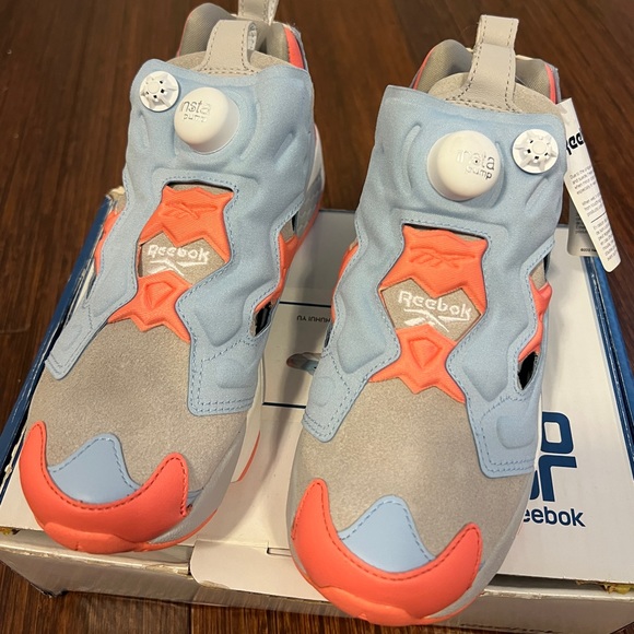 Brand new customized Reebok sneaker. Size5 - Picture 2 of 8